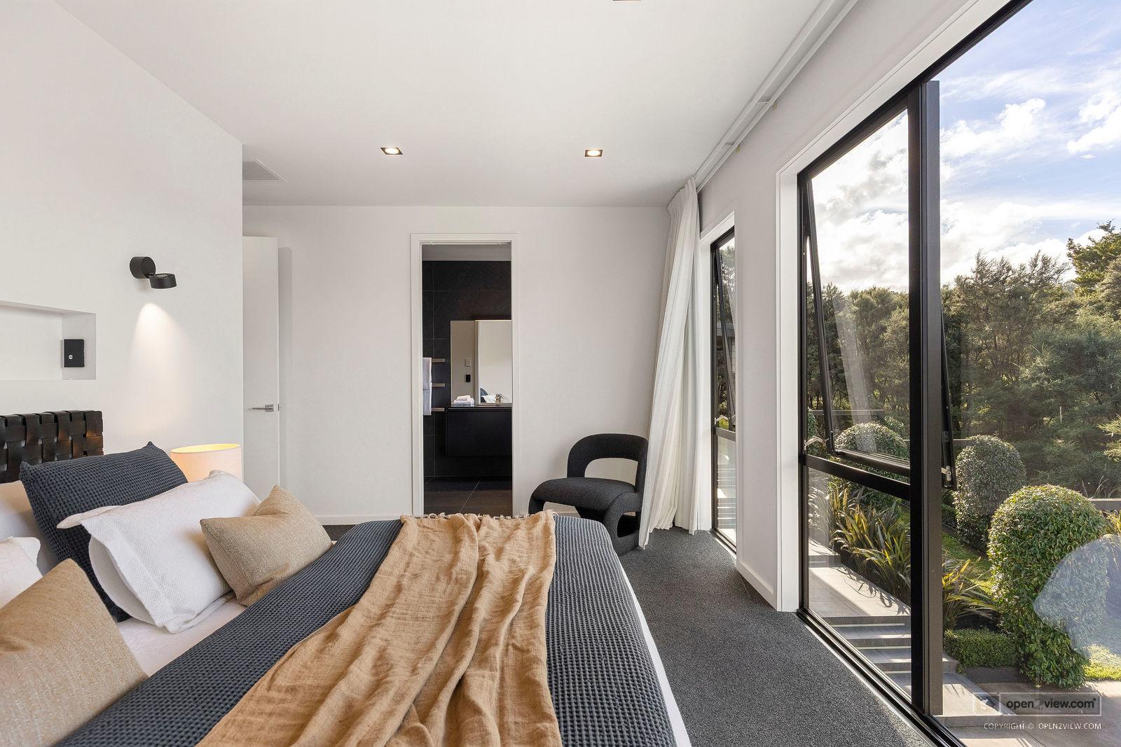 Slider image of 28 Taylor Road, Auckland