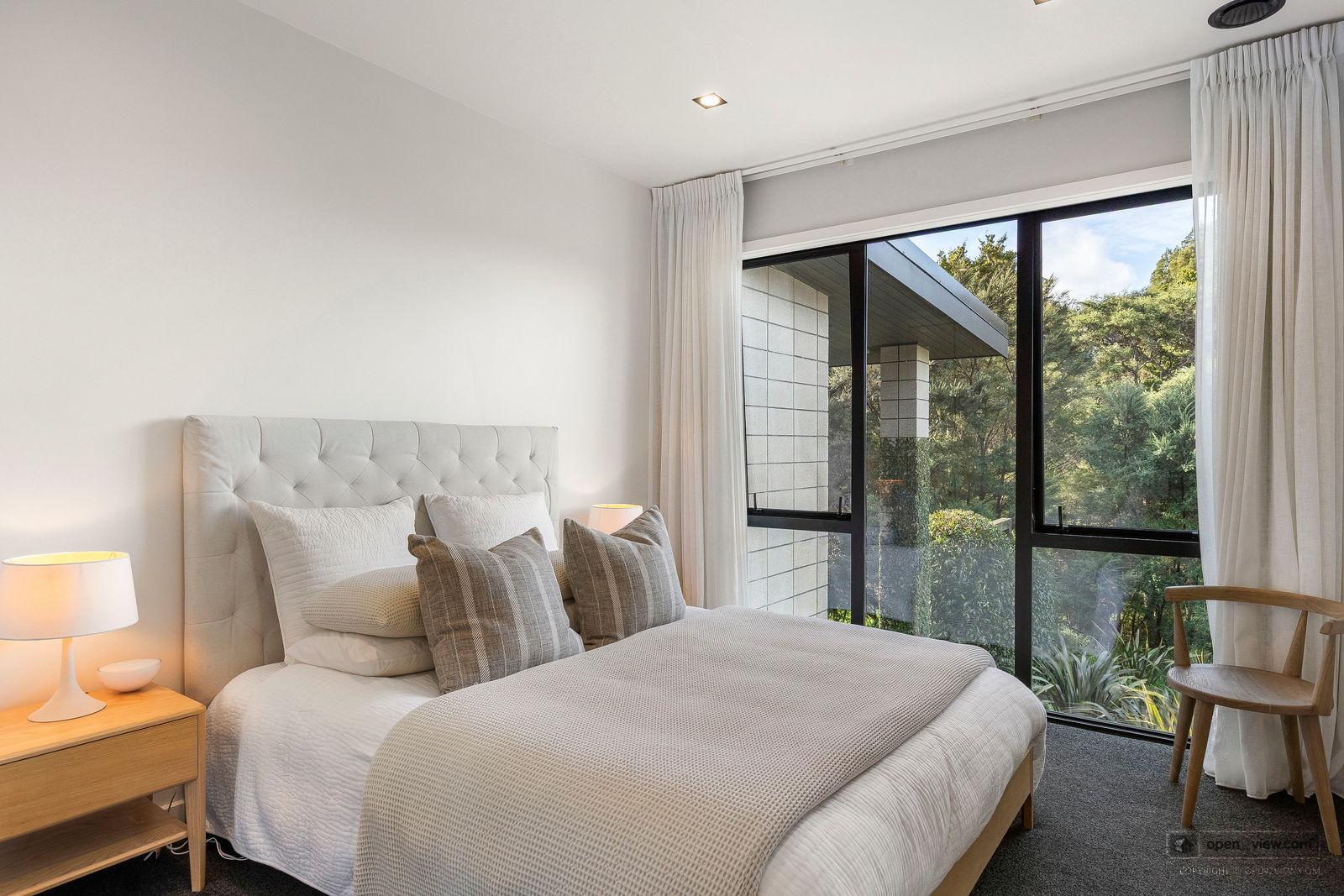 Slider image of 28 Taylor Road, Auckland