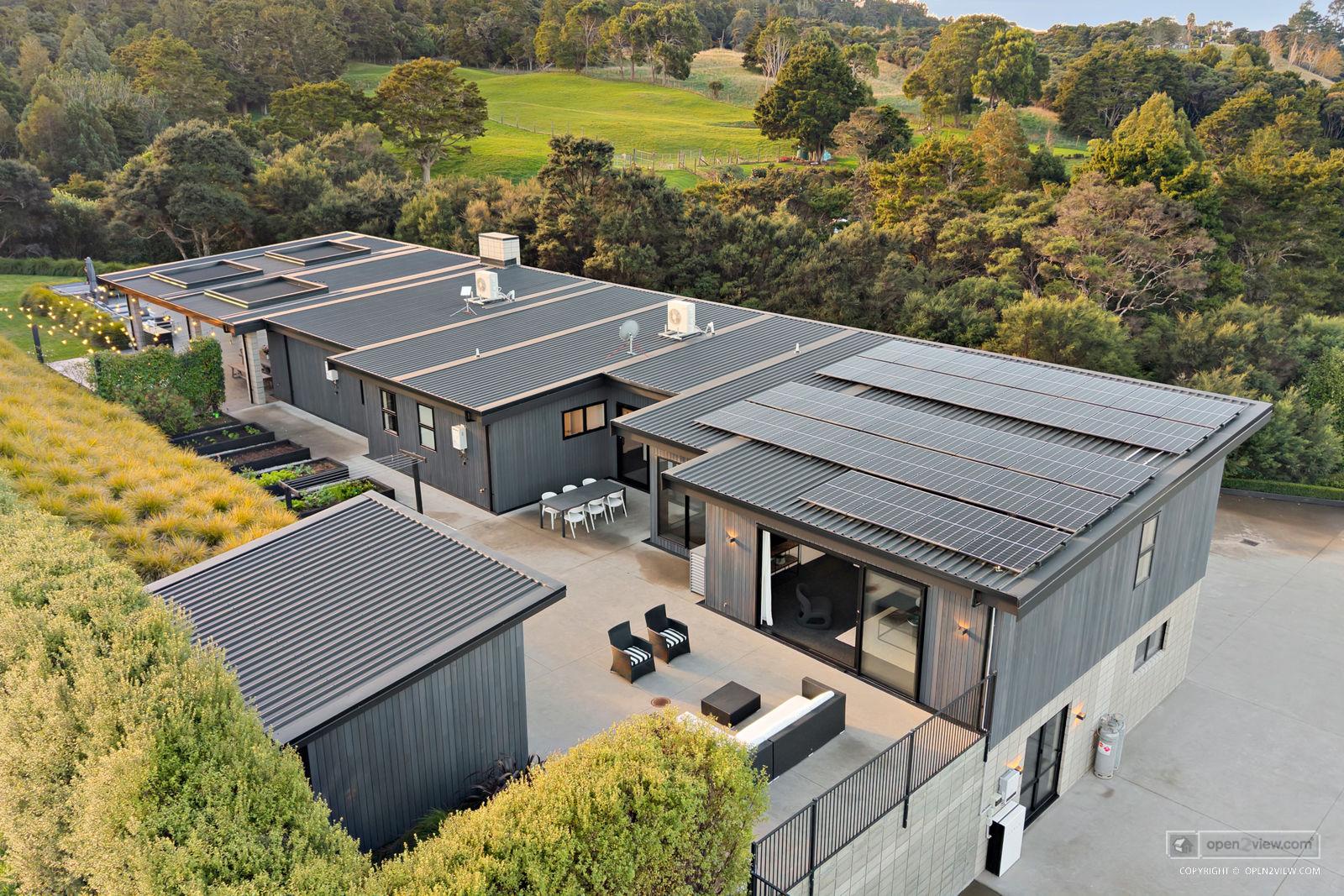 Slider image of 28 Taylor Road, Auckland