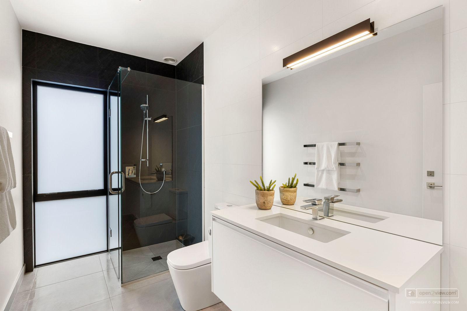 Slider image of 28 Taylor Road, Auckland
