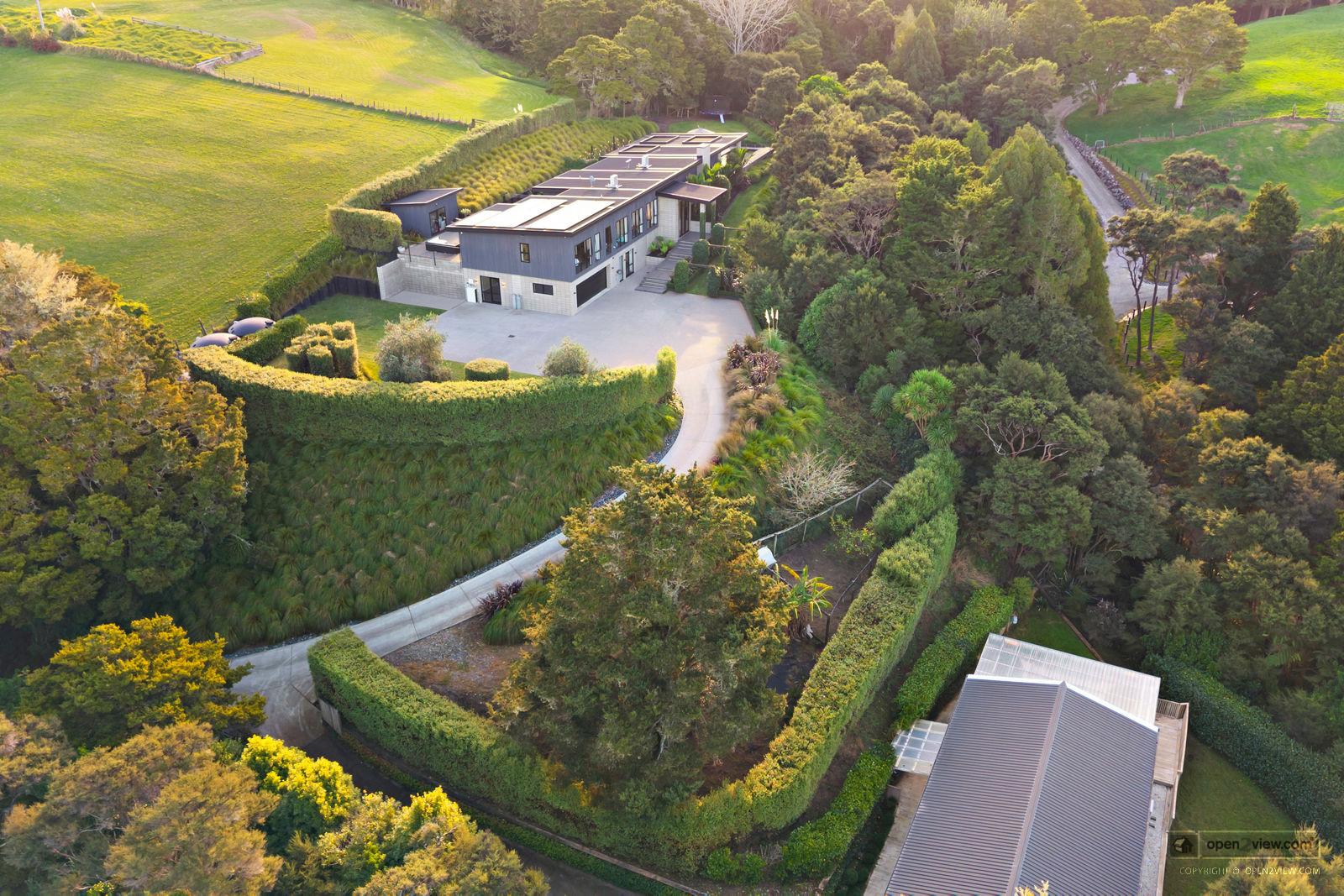 Slider image of 28 Taylor Road, Auckland