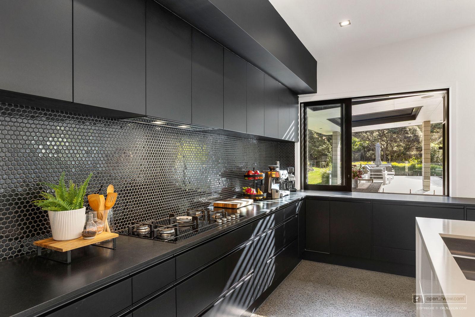 Slider image of 28 Taylor Road, Auckland