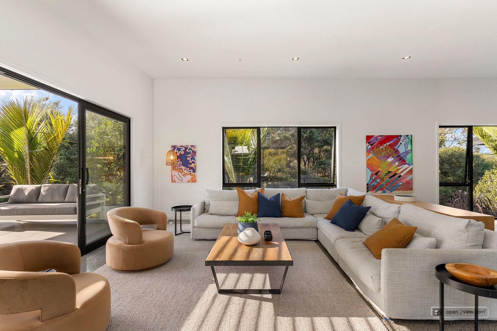 Slider image of 28 Taylor Road, Auckland