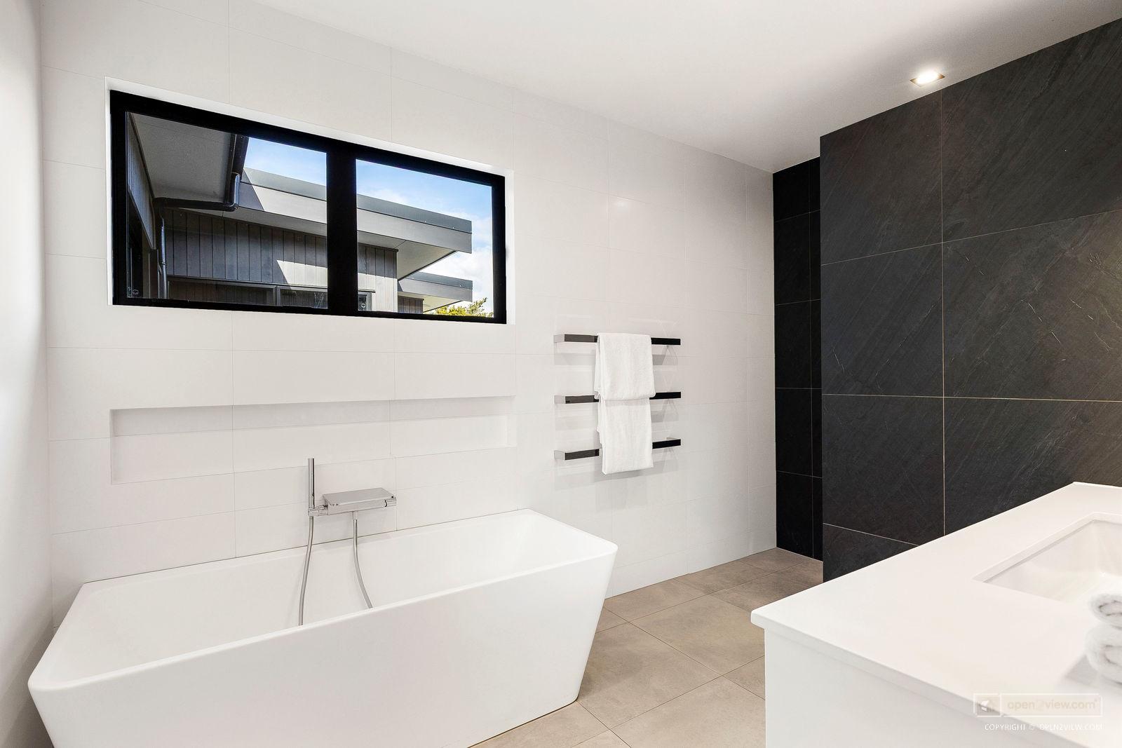 Slider image of 28 Taylor Road, Auckland