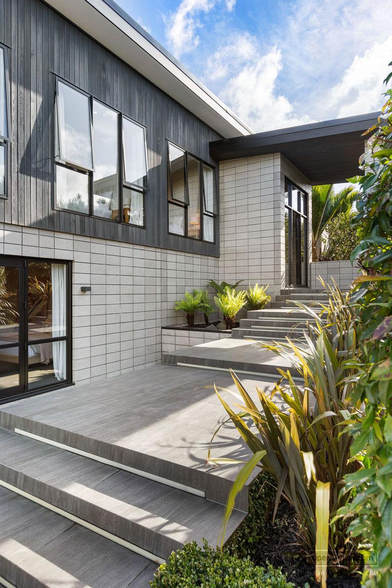 Slider image of 28 Taylor Road, Auckland