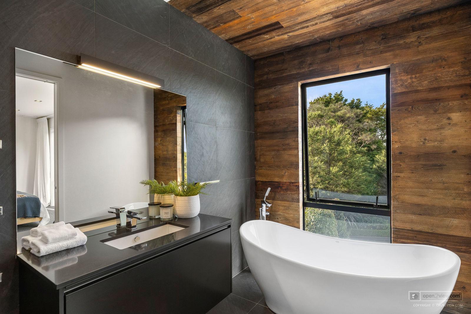 Slider image of 28 Taylor Road, Auckland