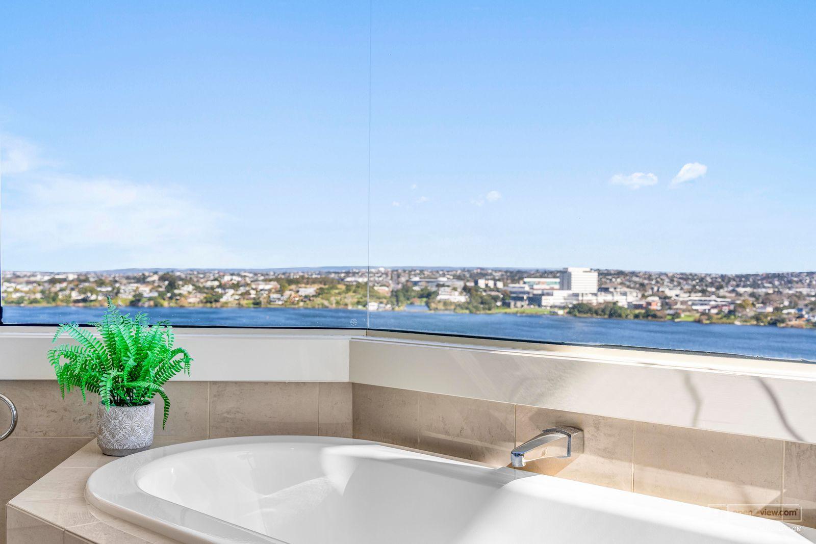Slider image of 10/90 Kitchener Road, Auckland