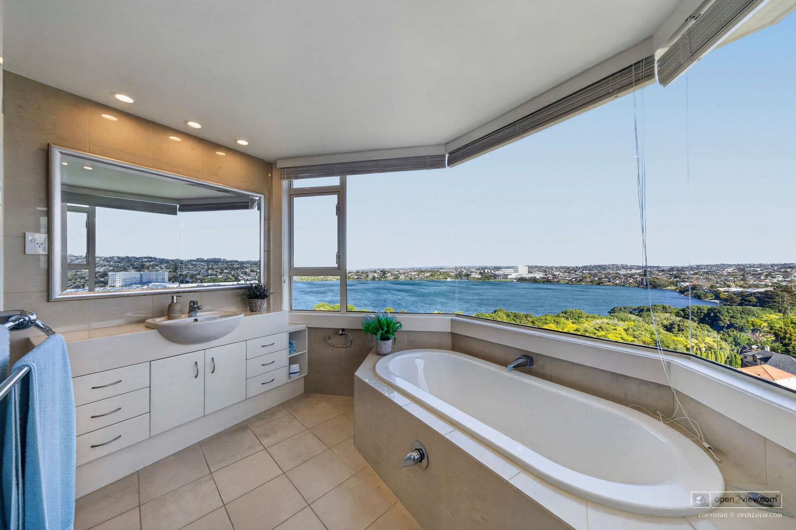 Slider image of 10/90 Kitchener Road, Auckland