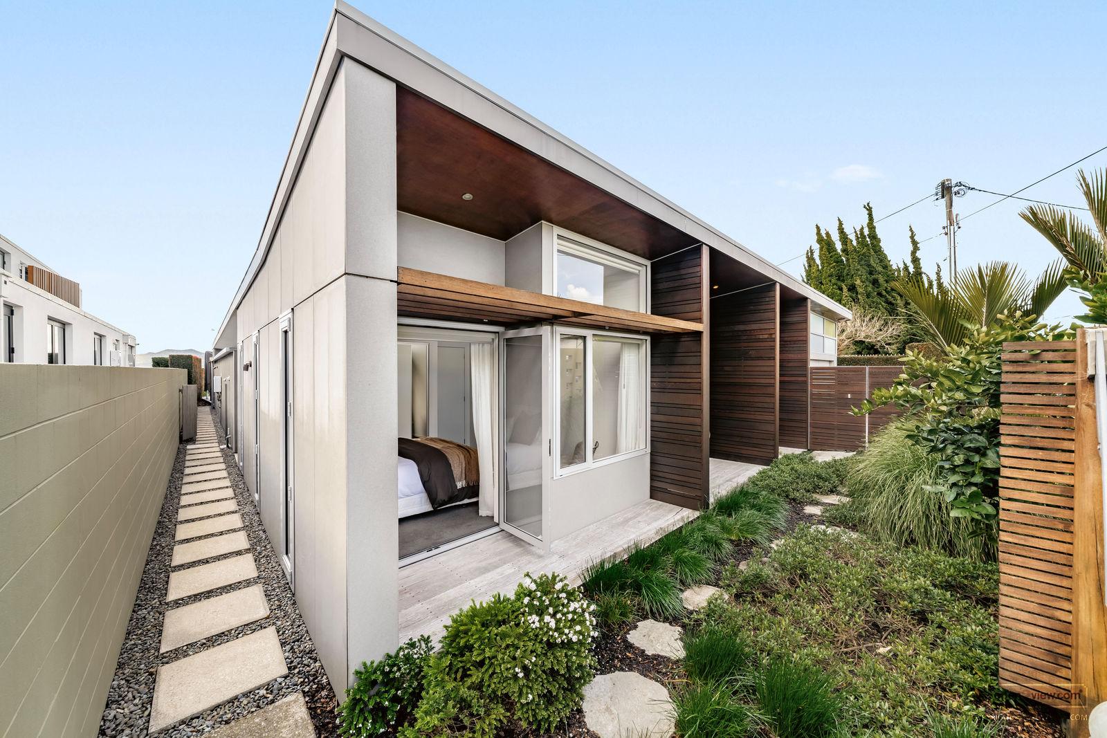 Slider image of 58 Seacliffe Avenue, Auckland