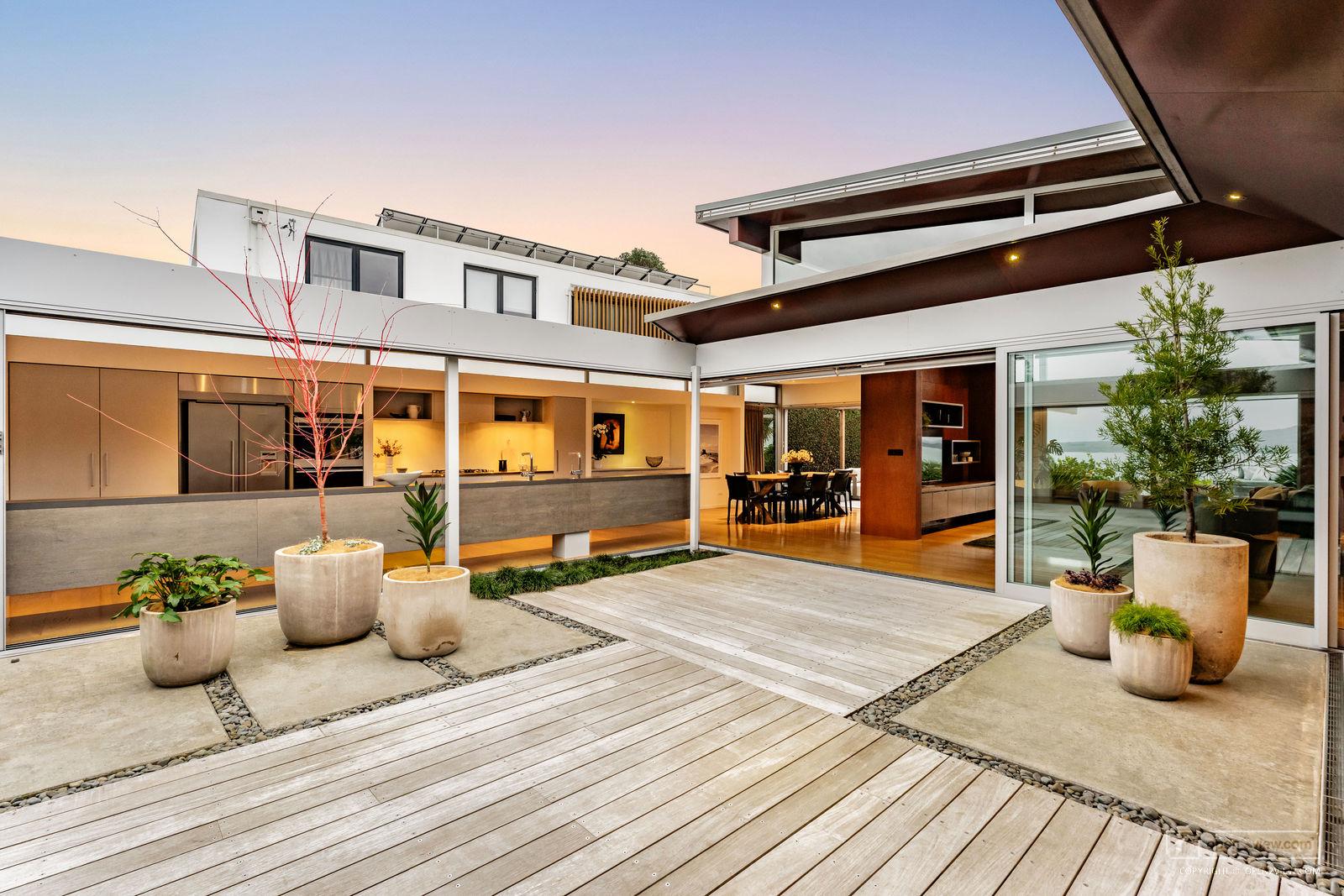 Slider image of 58 Seacliffe Avenue, Auckland