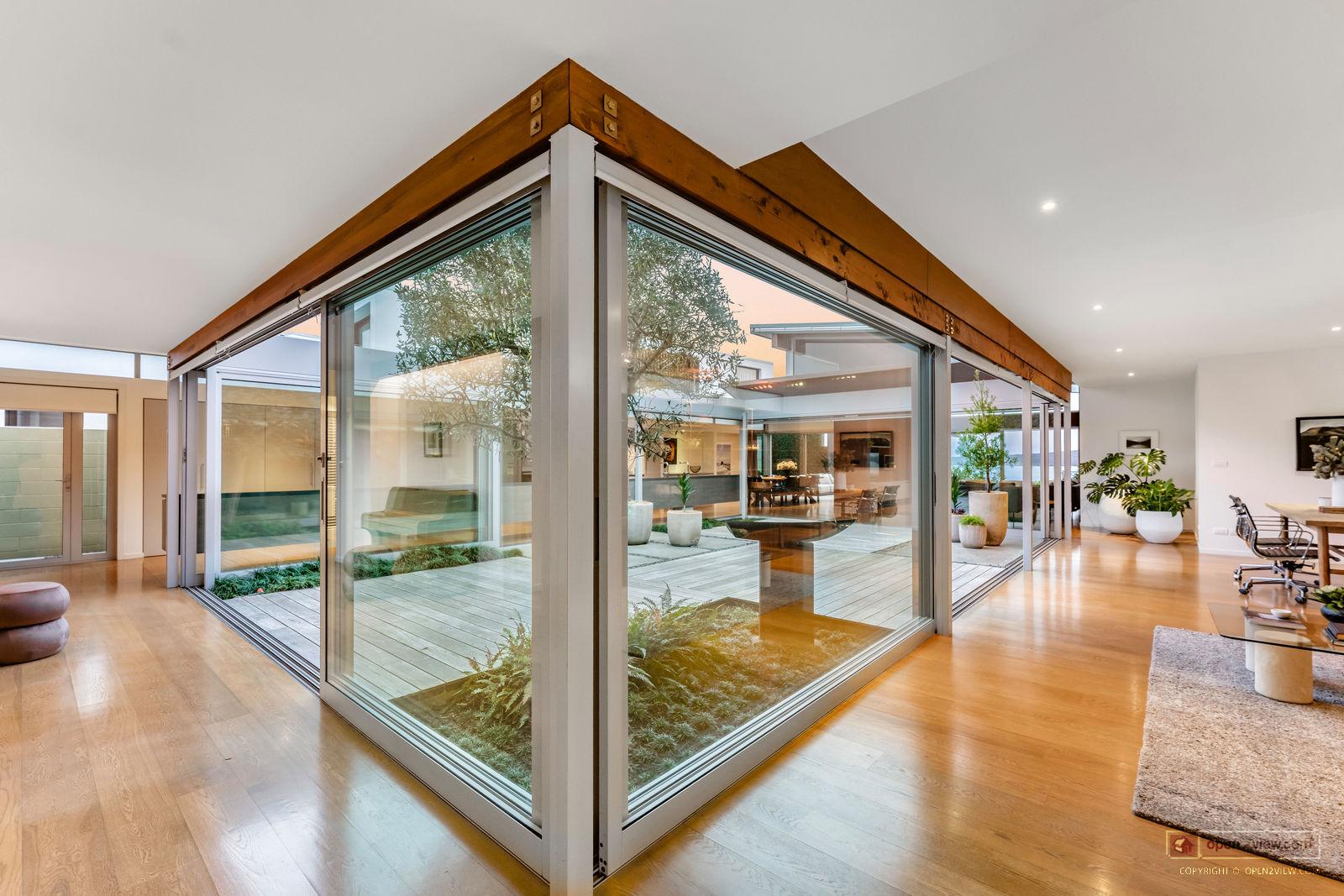 Slider image of 58 Seacliffe Avenue, Auckland
