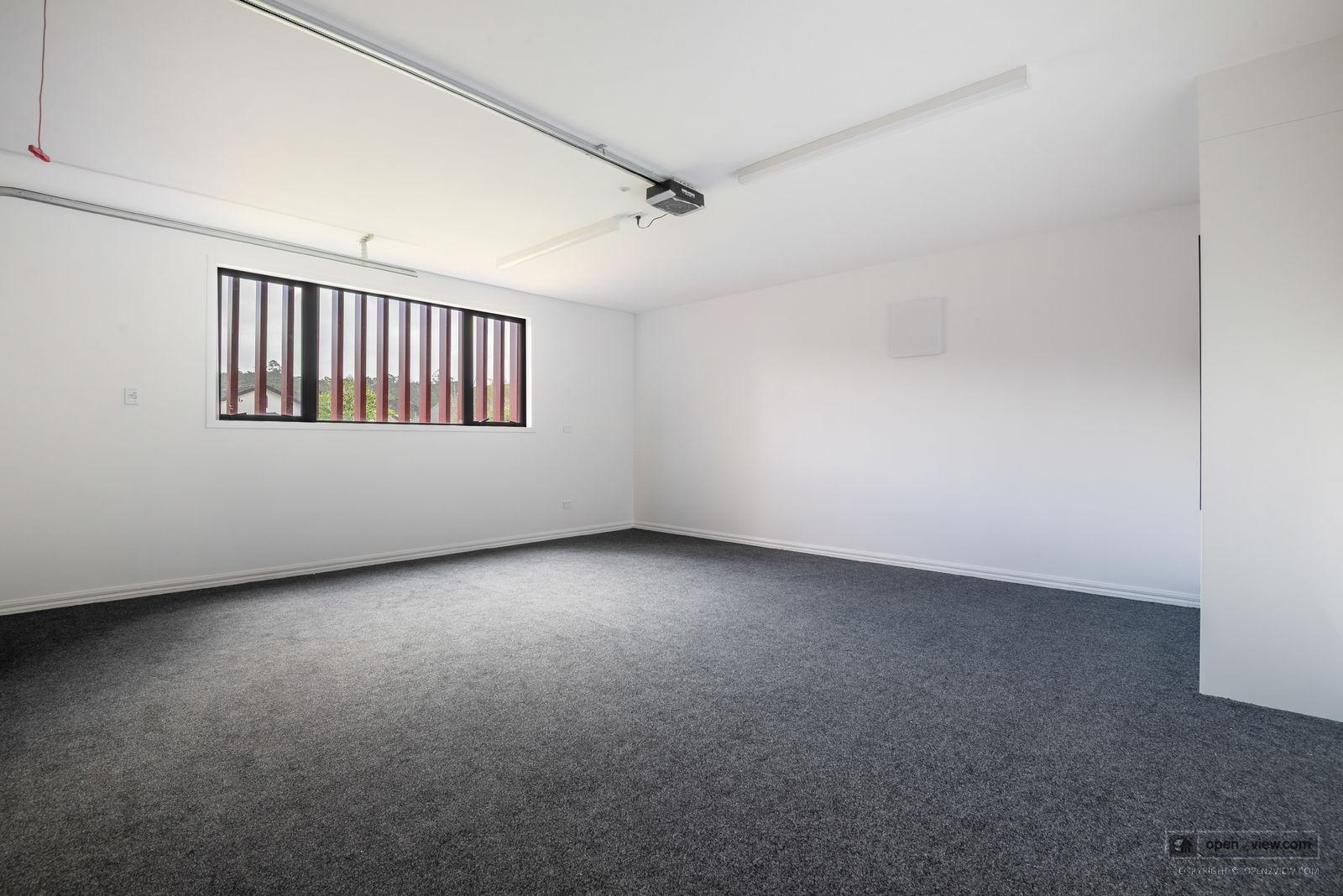 Slider image of 106 Landing Drive, Auckland