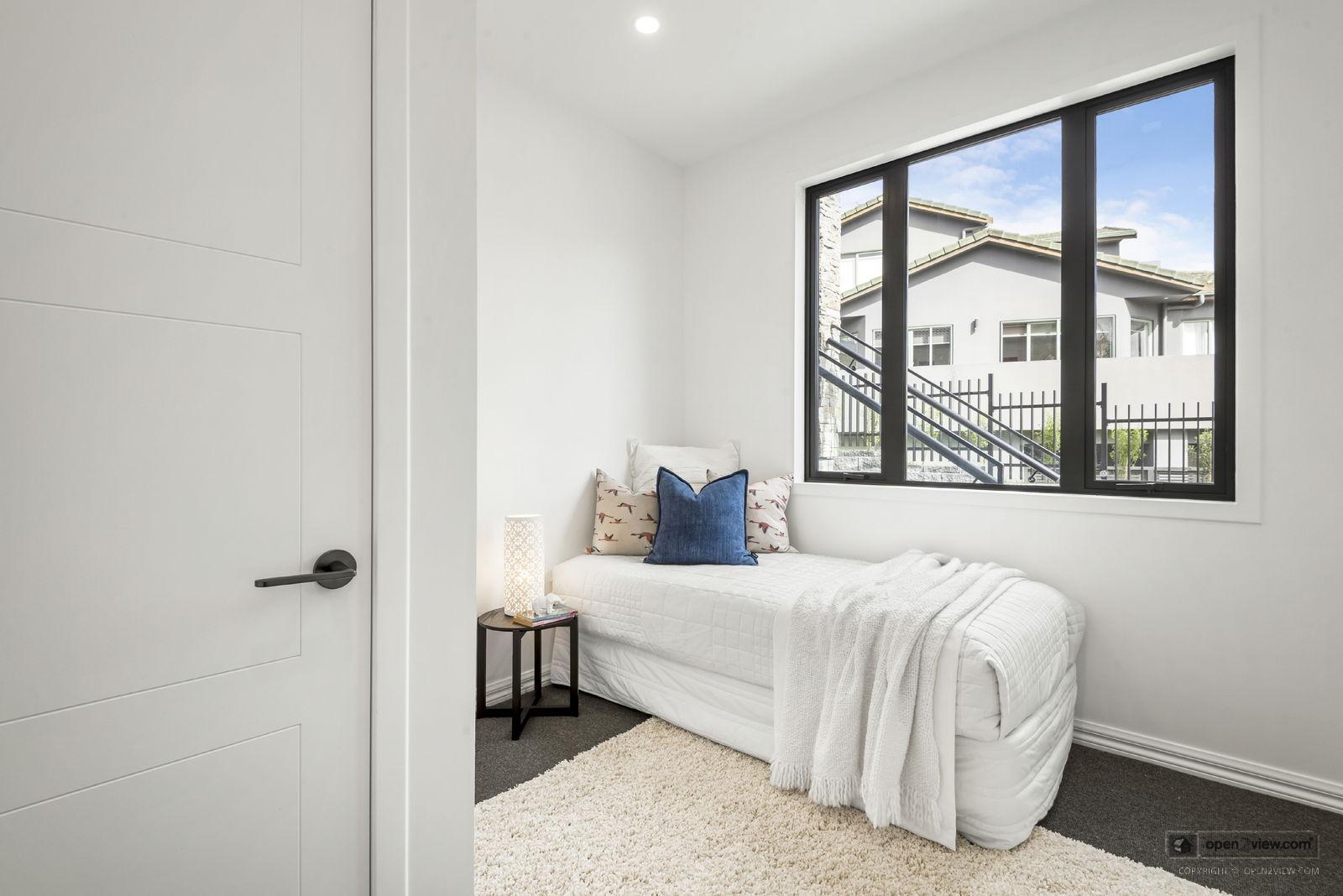 Slider image of 106 Landing Drive, Auckland