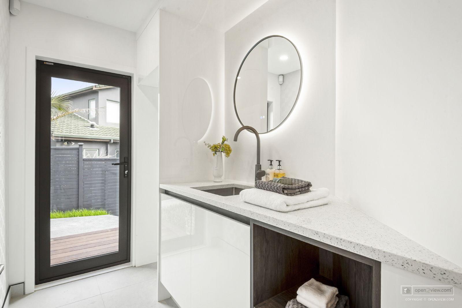 Slider image of 106 Landing Drive, Auckland